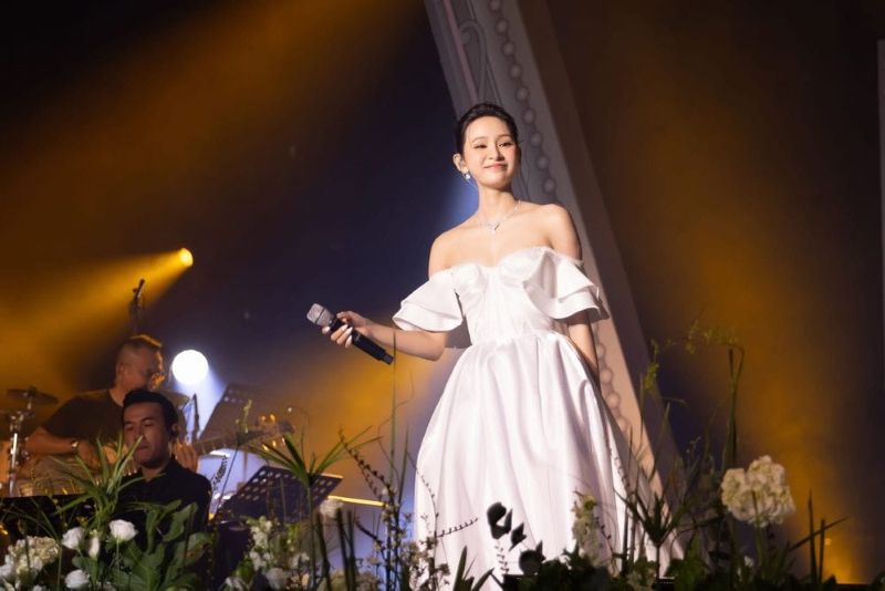 bhien-ho-tro-lai-san-khau-sau-lum-xum
